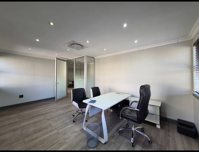 175M² OFFICE TO LET IN DUNKELD WEST